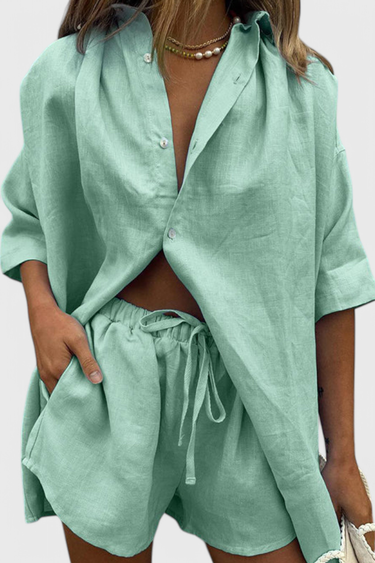 Conjunto de Dos Piezas Anika con Camisa de Botones y Pantalones Cortos con Cuerda