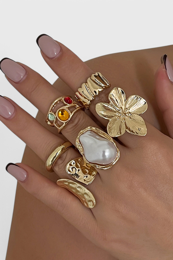 Anillo Abierto en Forma de Flor con Perla Líquida