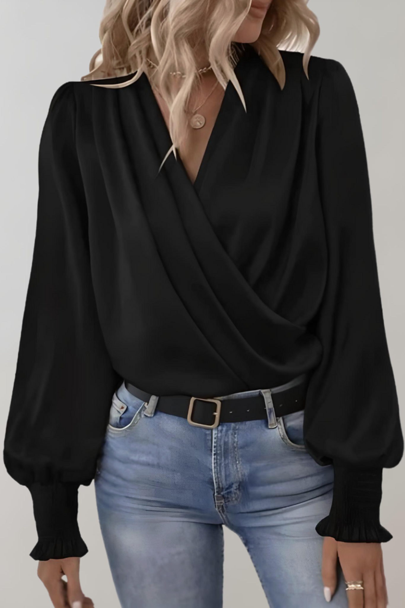 Blusa Elegante de Manga Larga con Escote en V Quinn