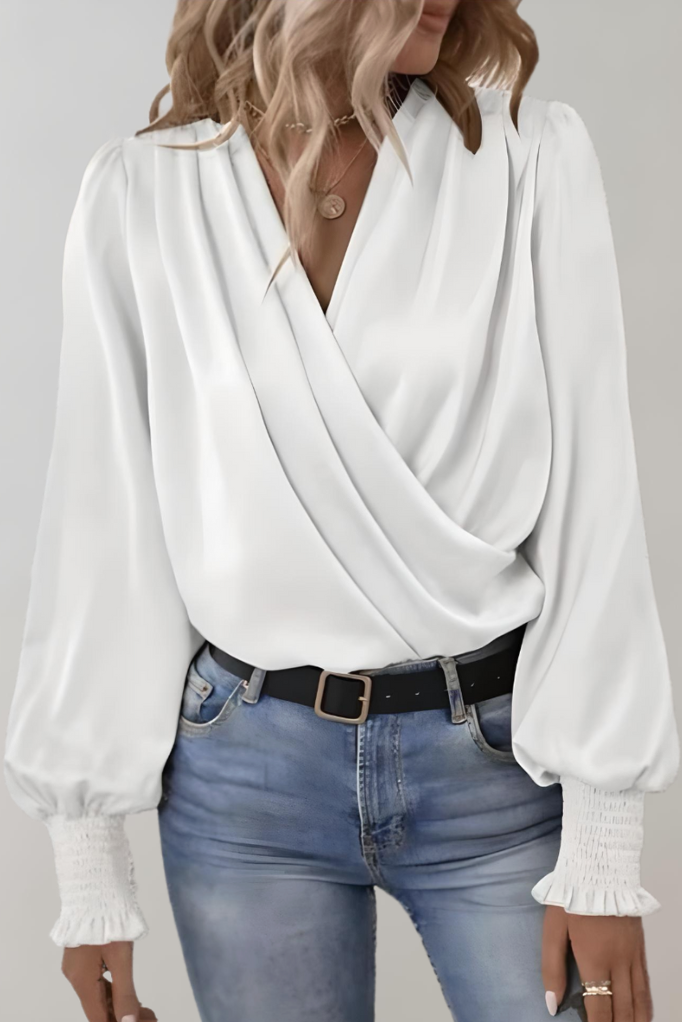 Blusa Elegante de Manga Larga con Escote en V Quinn