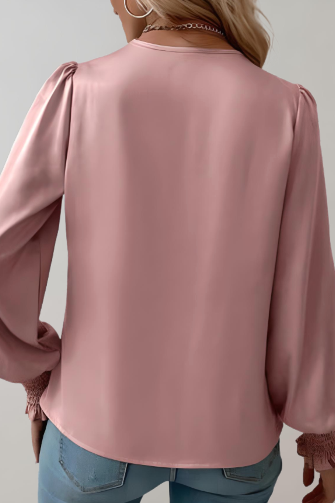 Blusa Elegante de Manga Larga con Escote en V Quinn