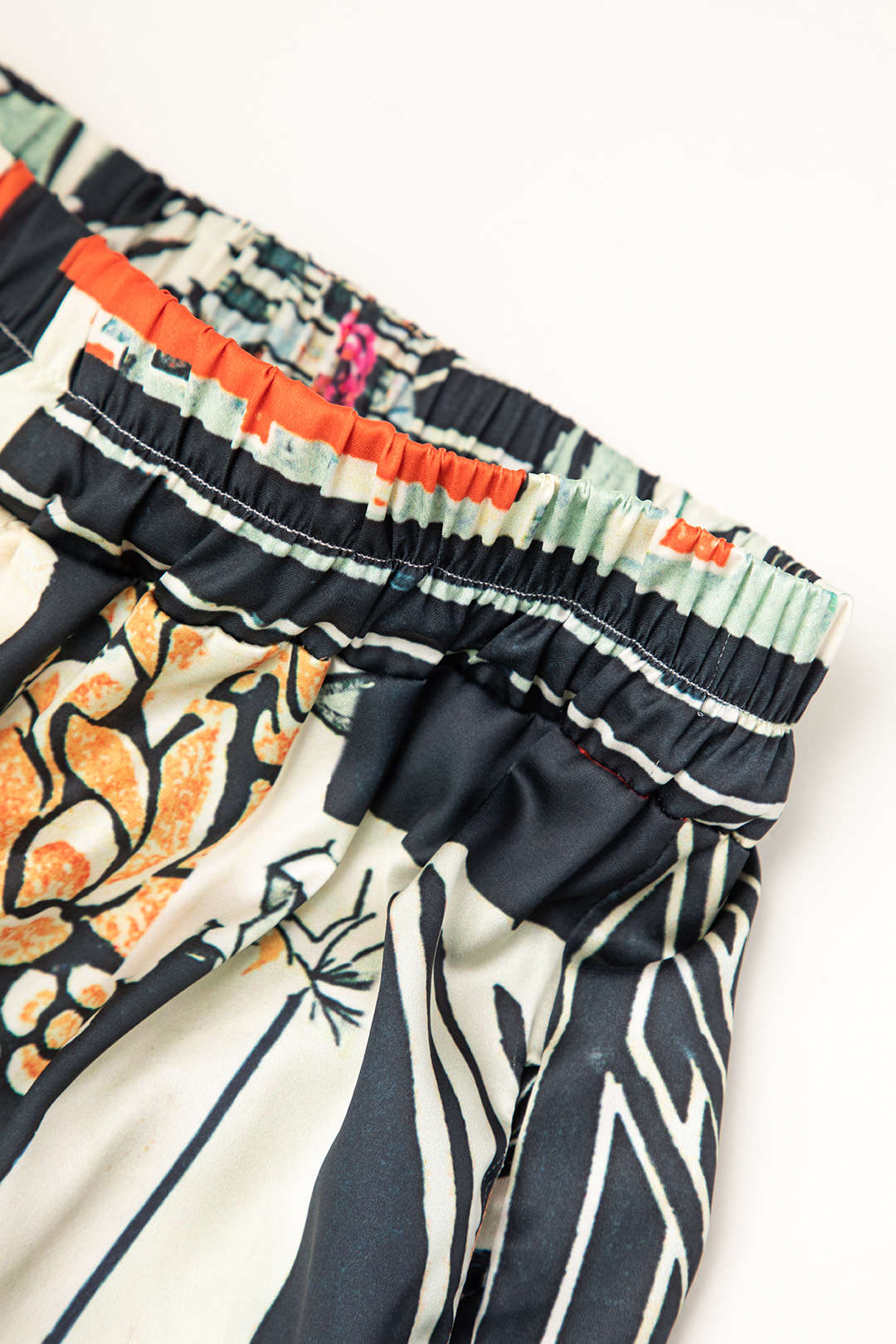 Pantalones rectos de talle alto Maple con estampado floral